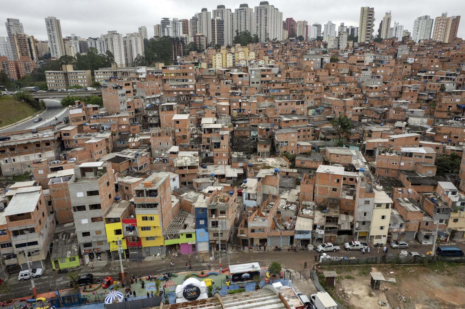 Provide 49,000 social housing and benefit 30,000 families with urbanization in precarious settlements